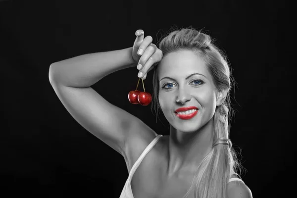 Sexy mujer comiendo cereza —  Fotos de Stock