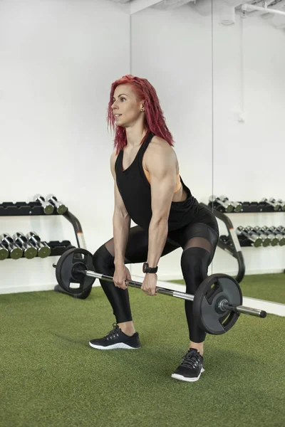 Vacker Fitness tjej med muskulös kropp — Stockfoto