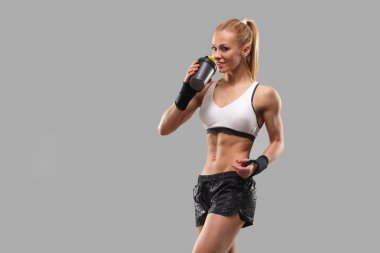 fitness kız spor içki içme