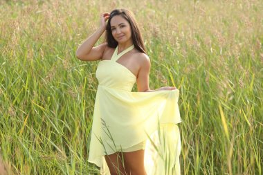 Beautyful model kız açık havada zevk doğa