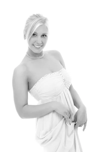 Vacker leende flicka i en ljus klänning — Stockfoto