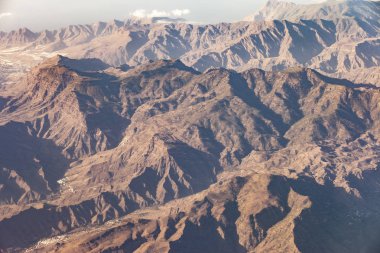 Dağlar ve bulutdenizi gökyüzünü n