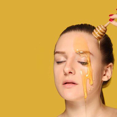 Tatlım suratında kadınla.