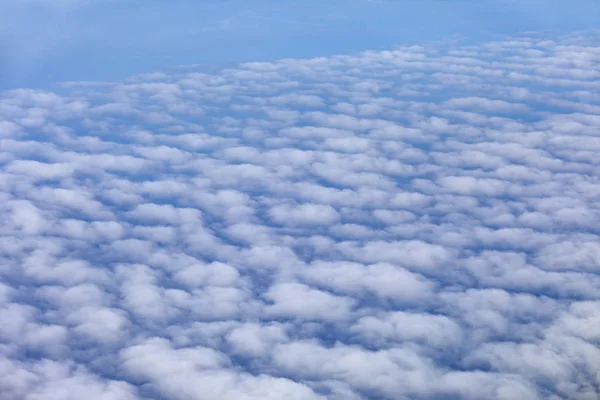 白云上方的景观 — 图库照片