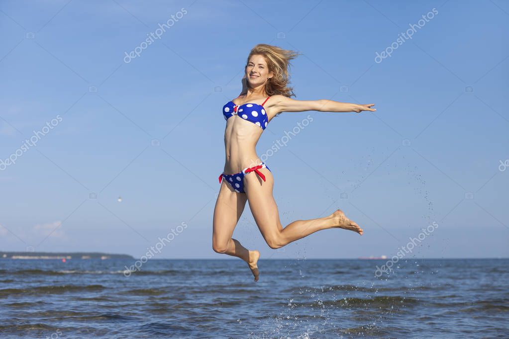 https://st4.depositphotos.com/2970081/29136/i/950/depositphotos_291367772-stock-photo-young-happy-girl-in-summer.jpg