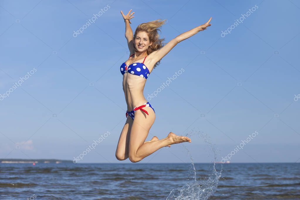 https://st4.depositphotos.com/2970081/29136/i/950/depositphotos_291367788-stock-photo-young-happy-girl-in-summer.jpg