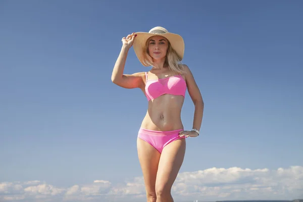 Summer vacation woman young girl in bikini — Stock Photo, Image