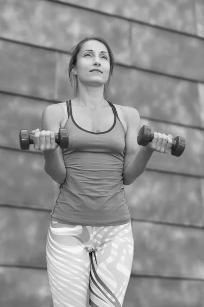 Joven mujer fitness — Foto de Stock