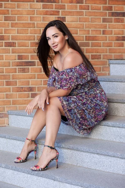 Junge Schöne Mädchen Einem Kleid Posiert Freien — Stockfoto