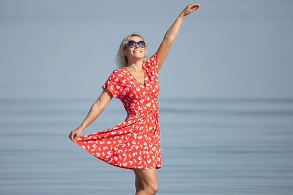 Beautiful Sexy Young Woman Enjoying Summer Outdoors — Stock Photo, Image