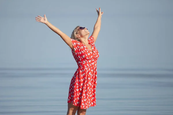 Beautiful Sexy Young Woman Enjoying Summer Outdoors — Stock Photo, Image