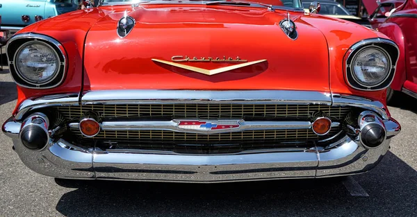 Vue de face d'une Chevrolet 1957 — Photo