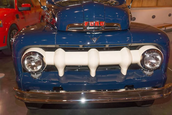 1951 Ford  F-1, 4X4  Ranger, on display. — Stock Photo, Image