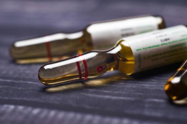 ilaç camı ampulleri kapatın.