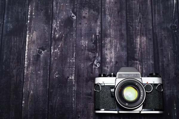 Cámara Fotográfica Antigua Sobre Fondo Madera — Foto de Stock