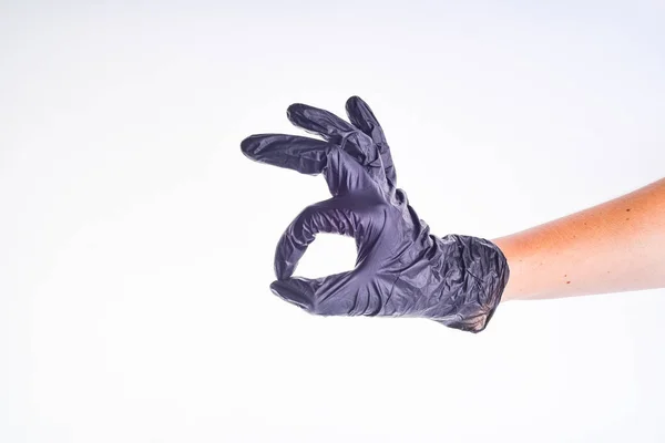 Χέρι Στο Μαύρο Γάντι Δείχνει Χειρονομία Λευκό Φόντο Χέρι Του — Φωτογραφία Αρχείου