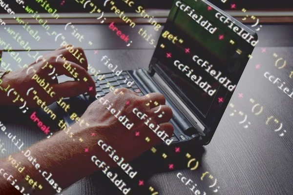 Хакеры Взламывают Компьютерную Систему Концепция Ноутбука Кодами Взлома Системы Безопасности — стоковое фото