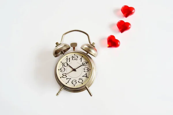 Kalbi Olan Hafif Bir Arka Planda Çalar Saat Daha Iyi — Stok fotoğraf