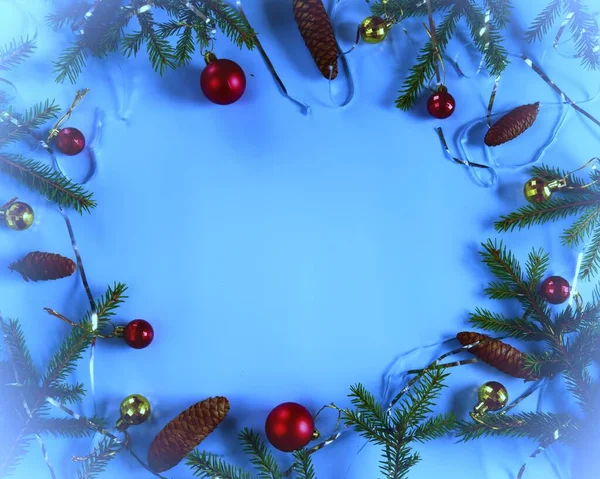 Julen Komposition Röd Och Gyllene Julbollar Med Gran Grenar Pastell — Stockfoto