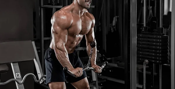 Guapo Ajuste Caucásico Musculoso Hombre Flexionando Sus Músculos Gimnasio Dieta —  Fotos de Stock