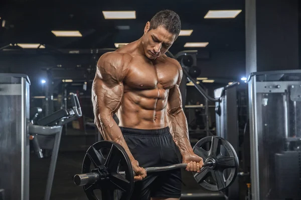 Jovem Fazendo Exercícios Ginásio Moderno Treinador Pessoal — Fotografia de Stock