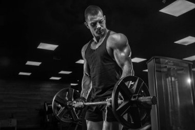 Bir adam spor salonu, spor, diyet, egzersiz.