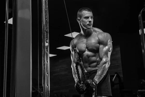 Een Man Treinen Sportschool Biceps Met Een Barbell Opleiding — Stockfoto
