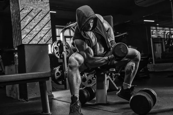 Männlicher Gewichtheber Training Fitnessstudio Hanteln Crossfit Training Schwieriges Coaching Sporternährung — Stockfoto
