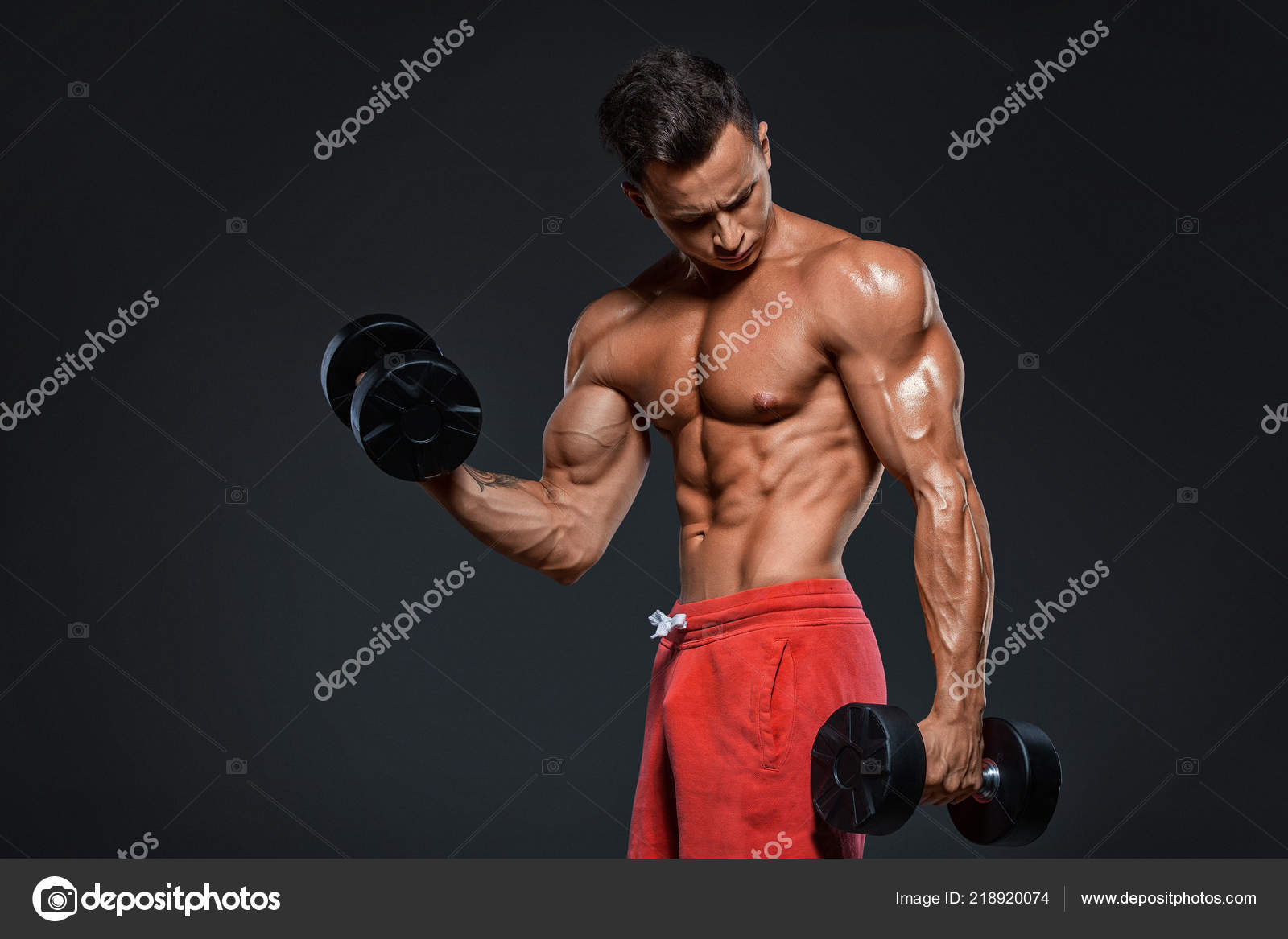 https://st4.depositphotos.com/2972641/21892/i/1600/depositphotos_218920074-stock-photo-bodybuilder-weightlifter-ideal-body-coaching.jpg