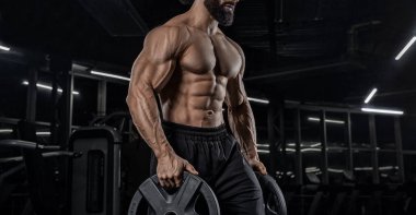 El, kas yapar halter kaldırma.