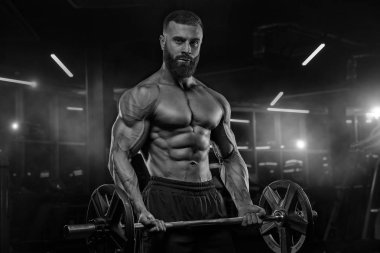 büyük kas trenler jimnastik egzersizleri ile yakışıklı adam