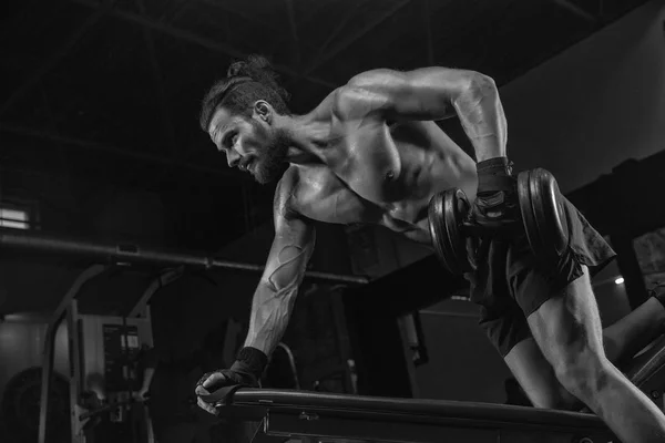 Muskulös Athletic Bodybuilder Fitness Modell Poserar Efter Övningar Gym — Stockfoto
