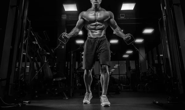 Muscular Atlético Fisiculturista Modelo Fitness Posando Após Exercícios Ginásio — Fotografia de Stock