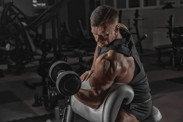 Muscular Atlético Culturista Modelo Fitness Posando Después Los Ejercicios Gimnasio — Foto de Stock