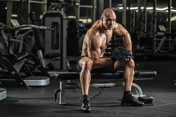 Bonito Jovem Muscular Caucasiano Homem Aparência Modelo Trabalhando Para Fora — Fotografia de Stock