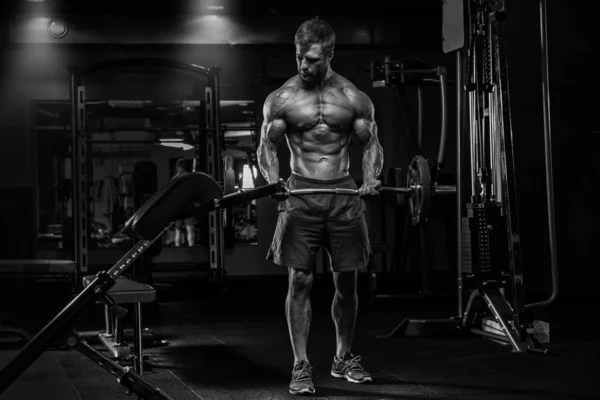 Brute bodybuilder atletische man met zes pack, perfecte abs, Shou — Stockfoto
