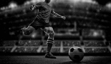 futbolcu alan stadyum üzerinde topu ile