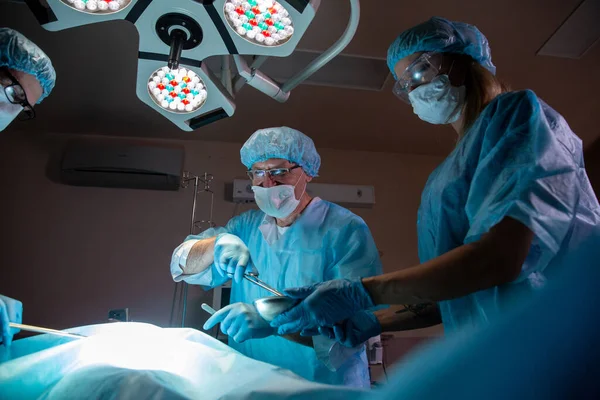 Hastanedeki Ameliyathanede Öğrencilerden Oluşan Neşeli Bir Takım Fotoğrafı Kapatın Aferin — Stok fotoğraf