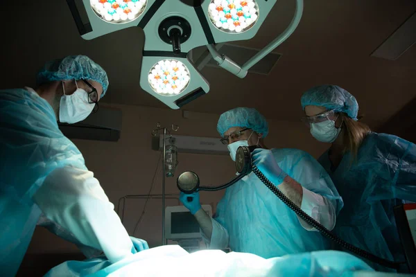 Hastanedeki Ameliyathanede Öğrencilerden Oluşan Neşeli Bir Takım Fotoğrafı Kapatın Aferin — Stok fotoğraf