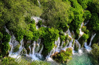 Plitvice Gölleri Milli Parkı, Croatias en popüler turistik.