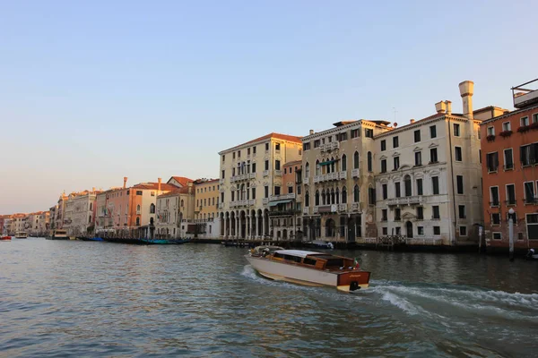Les canaux de Venise, Italie — Photo
