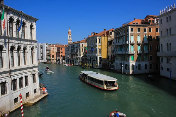 Les canaux de Venise, Italie — Photo