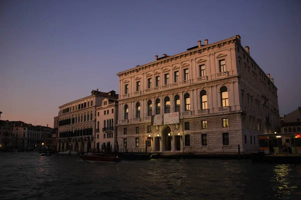 Coucher de soleil descend sur Venise romantique, Italie — Photo