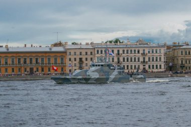 Saint Petersburg, 24.07.2020. St. Petersburg 'da donanma günü, 2020 devriye botu geçit töreni.