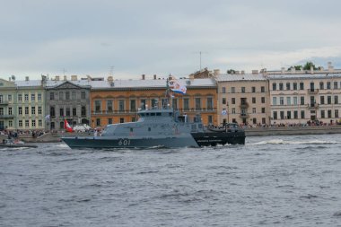 Saint Petersburg, 24.07.2020. St. Petersburg 'da donanma günü, 2020 devriye botu geçidi.