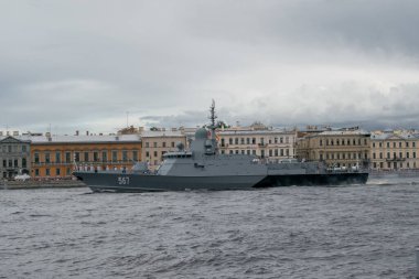 Saint Petersburg, 24.07.2020. Saint Petersburg 2020 roket gemisinde donanma günü