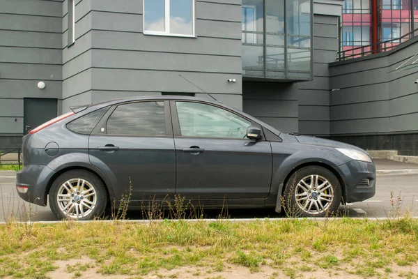 Sankt Petersburg 2020 Ford Focus Står Parkeringen Sidovy — Stockfoto