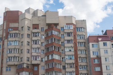Saint Petersburg, 12.07.2020 Eski Sovyet binası, SSCB zamanları, Khrushchev. Rusya 'da apartmanlar