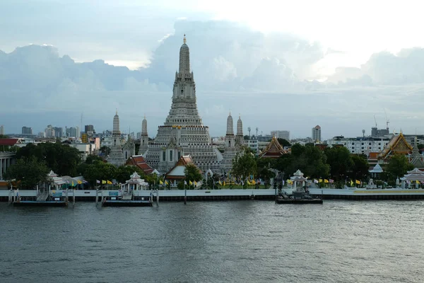 Witte Pagode Van Tempel Bij Zonsopgang Bij Rivier Bangkok Thailand — Stockfoto