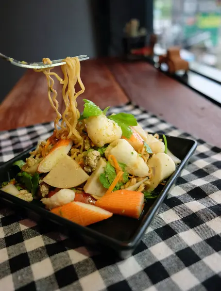 Salade Thaïlandaise Aigre Nouilles Épicées Aux Fruits Mer Porc Céleri — Photo